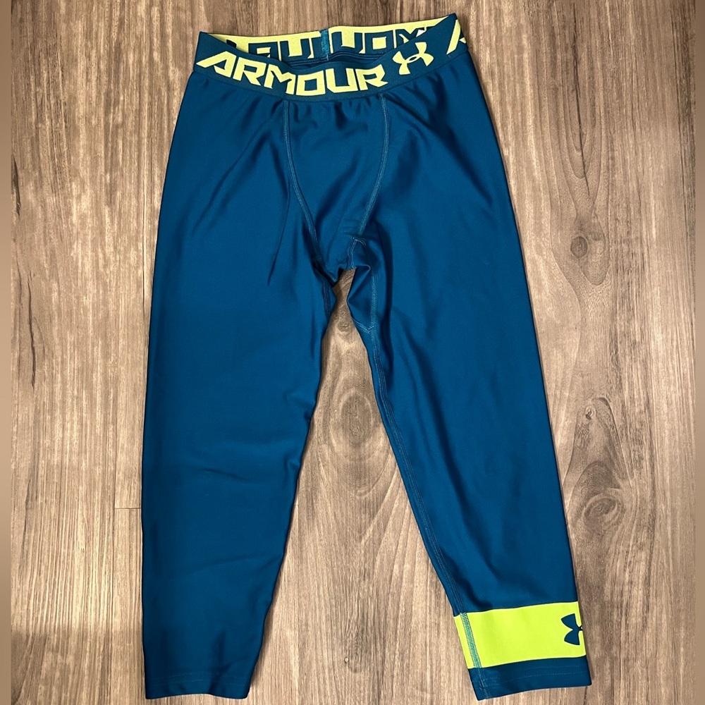 ‼️6/$12‼️ Youth large UA athletic cut off pants